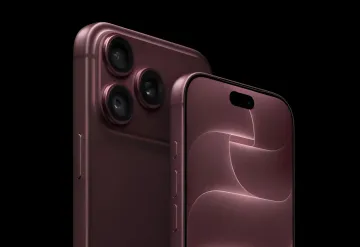 Смартфон iPhone 18 Pro Max в руках пользователя на фоне логотипа сотовой сети