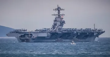 Американский авианосец в ближневосточных водах