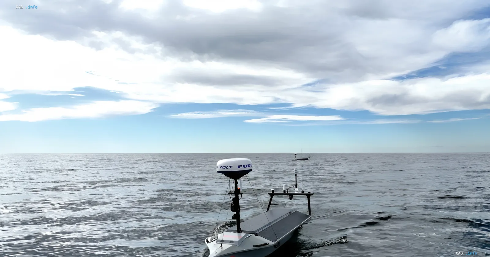 Автономный патрульный катер Lightfish на воде