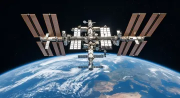 Российский космонавт Петр Дубров на Международной космической станции