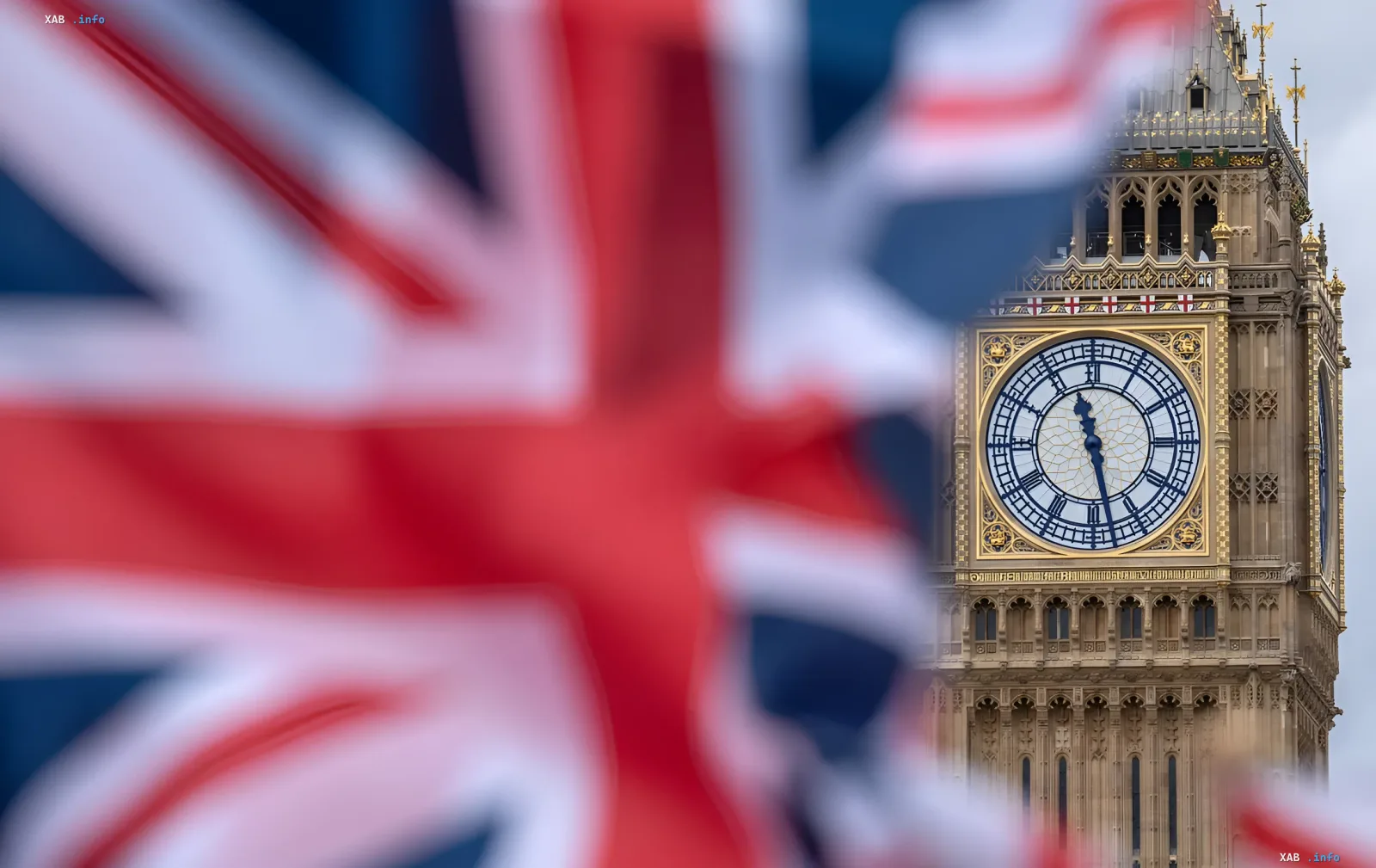Britische Flagge und EU-Flagge
