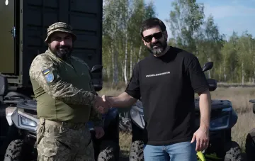 Квадроциклы и мобильные бани, переданные Стальным фронтом 157-й отдельной механизированной бригаде