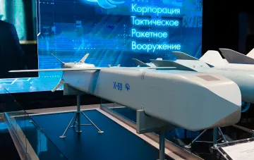 Реактивный беспилотник типа Шахед в небе