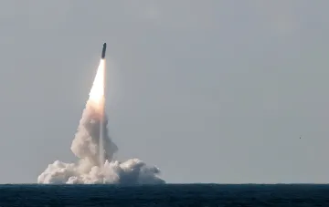 Запуск балістичної ракети M51 з французької ядерної субмарини