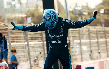 George Russell am Steuer des Mercedes-Boliden vor dem Großen Preis von Singapur