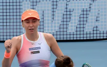 Людмила Киченок на теннисном корте во время турнира WTA 1000 в Пекине