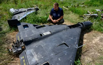 Moderne Geran-4 Kampfdrohne im Flug