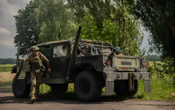 Військова техніка та дрони на тлі наслідків ударів