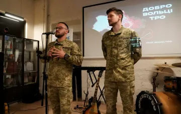 Szene aus der Präsentation des Videos Dobrovoltsi TrO in Kiew