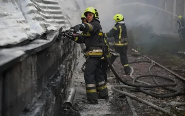 Folgen des nächtlichen Angriffs auf Kiew und Einsatz des Notdienstes
