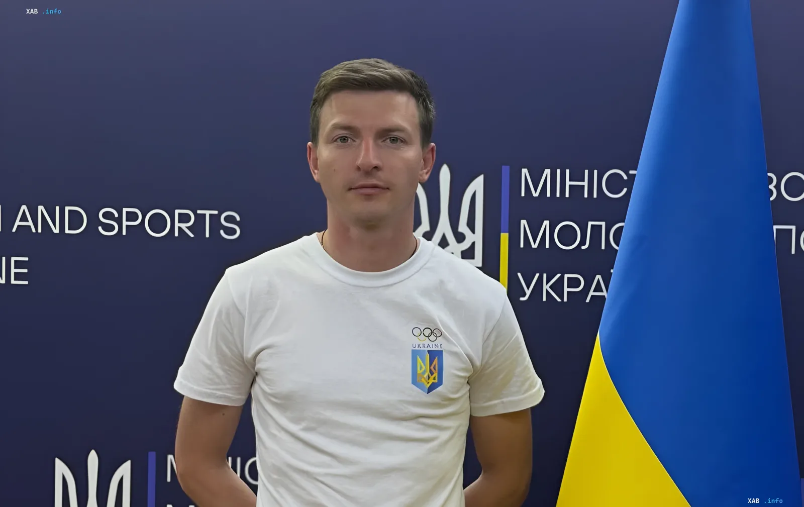 Ukrainian fencer Roman Svichkar with his award