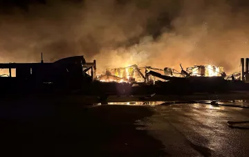 Последствия ракетного удара по Киевскому картонно-бумажному комбинату в Обухове
