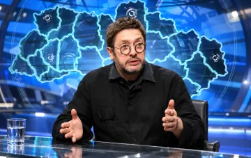 TV presenter Oleksandr Sukhanov in the studio