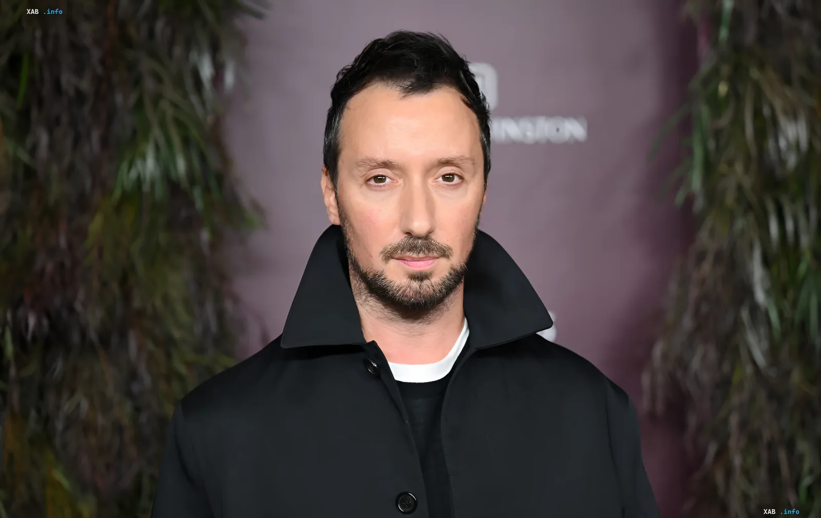 Энтони Ваккарелло на показе Saint Laurent в Париже