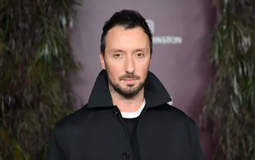 Энтони Ваккарелло на показе Saint Laurent в Париже