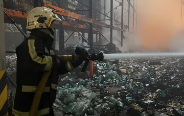 Последствия вражеского удара по складам в Киевской области