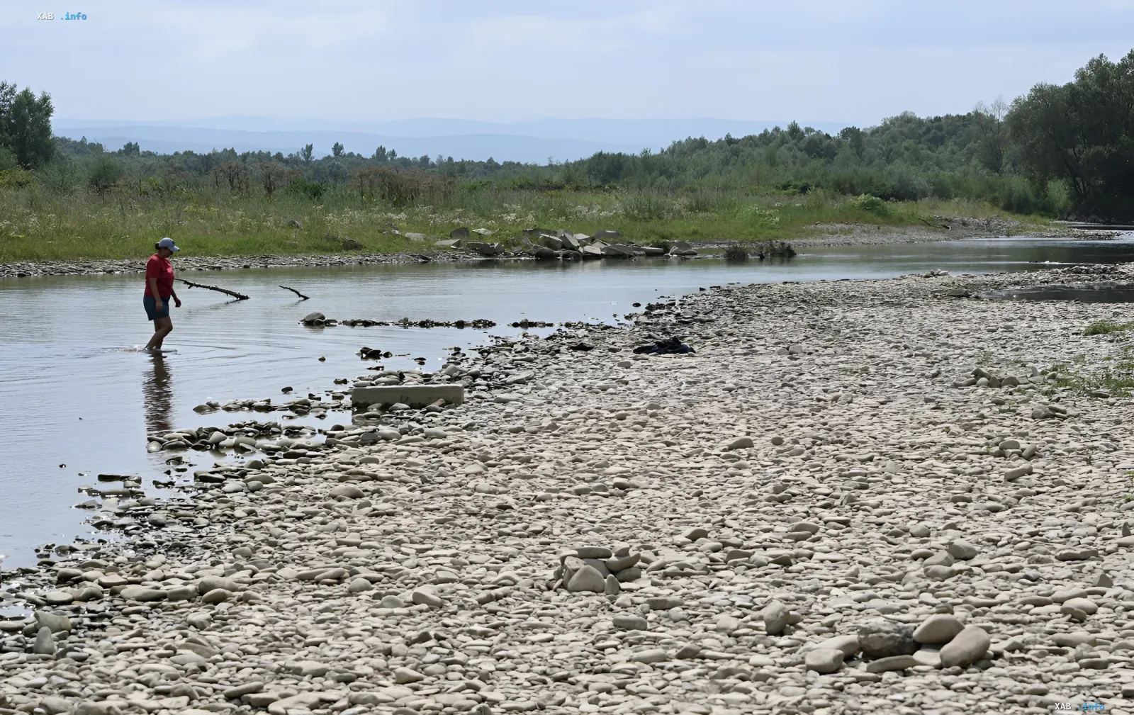 Verflachter Dnjestr-Stausee und kritischer Wasserspiegelrückgang in der Ukraine