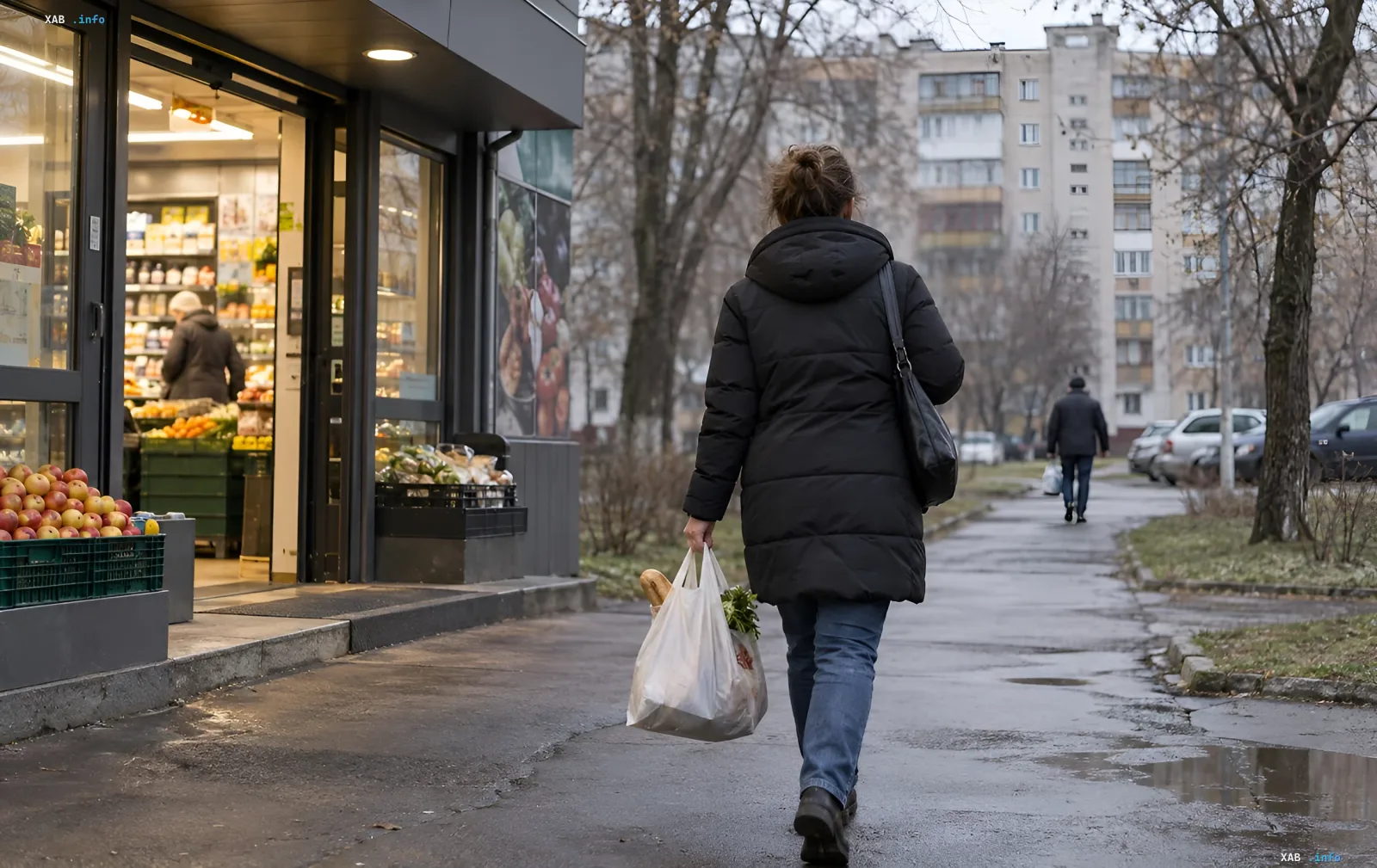 Residents of Ukrainian cities shopping amidst air raid alerts and shelling