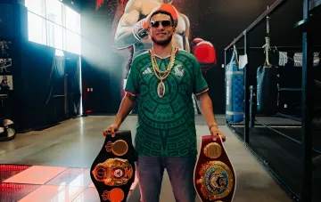 Александр Усик на ринге во время чемпионского поединка