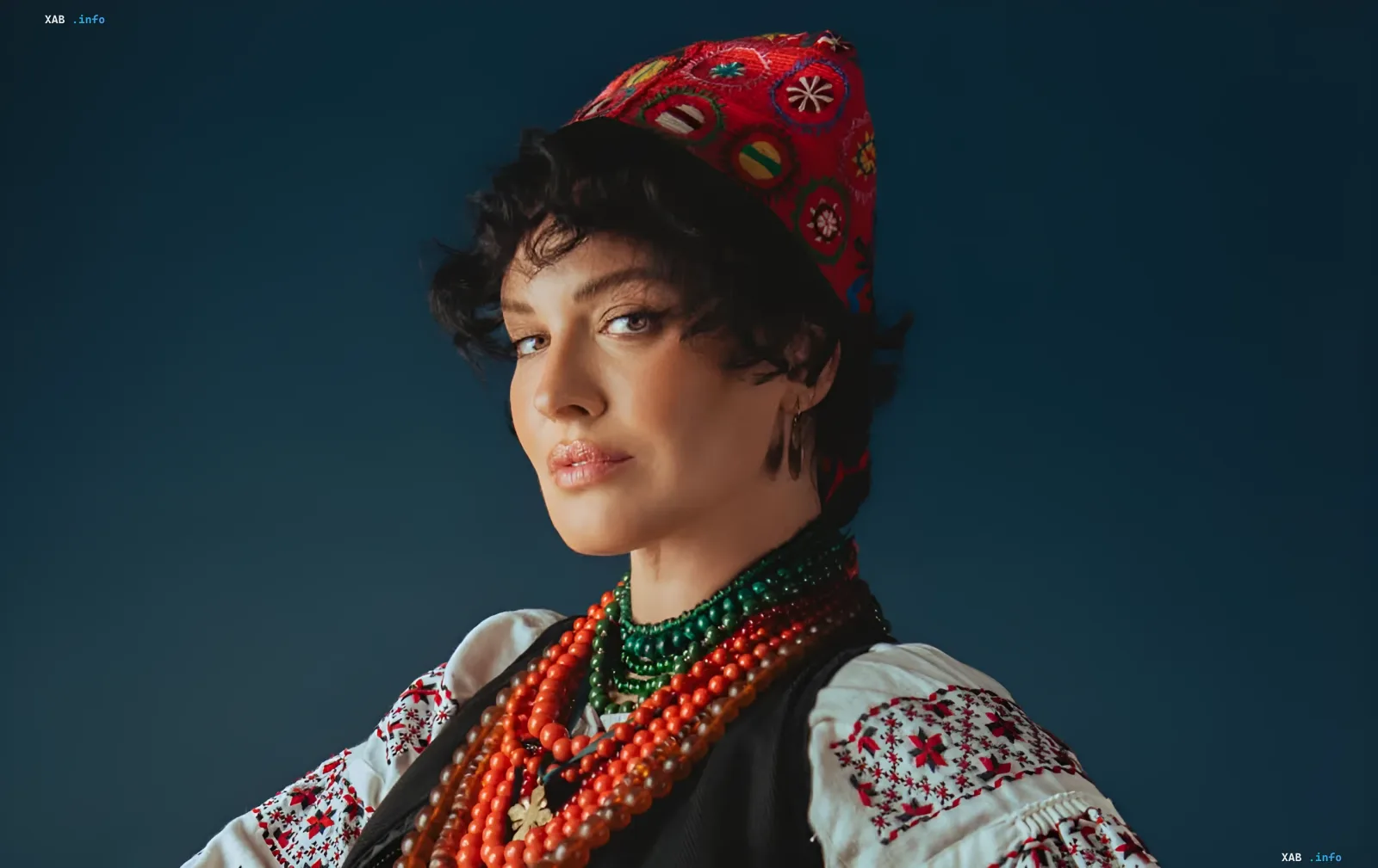 Dasha Astafieva und Artur Proydakov beim Vorlesen des Radiodiktats 2026