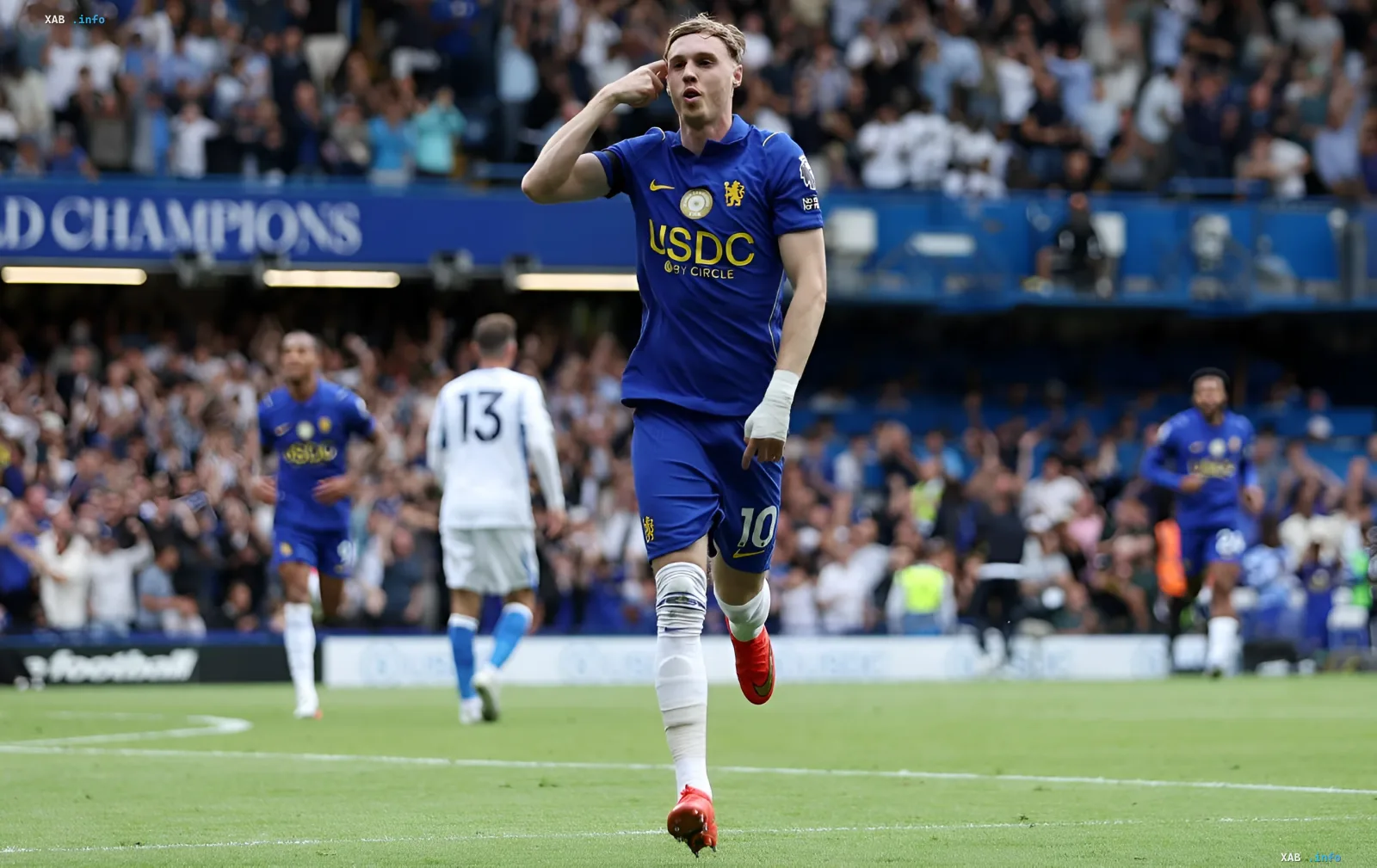 Cole Palmer leaves Stamford Bridge stadium