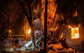 Wohngebäude in Charkiw nach russischem Angriff zerstört