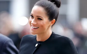 Meghan Markle im Wohltätigkeits-Sweatshirt mit Aufschrift Wichtige Kleinigkeiten