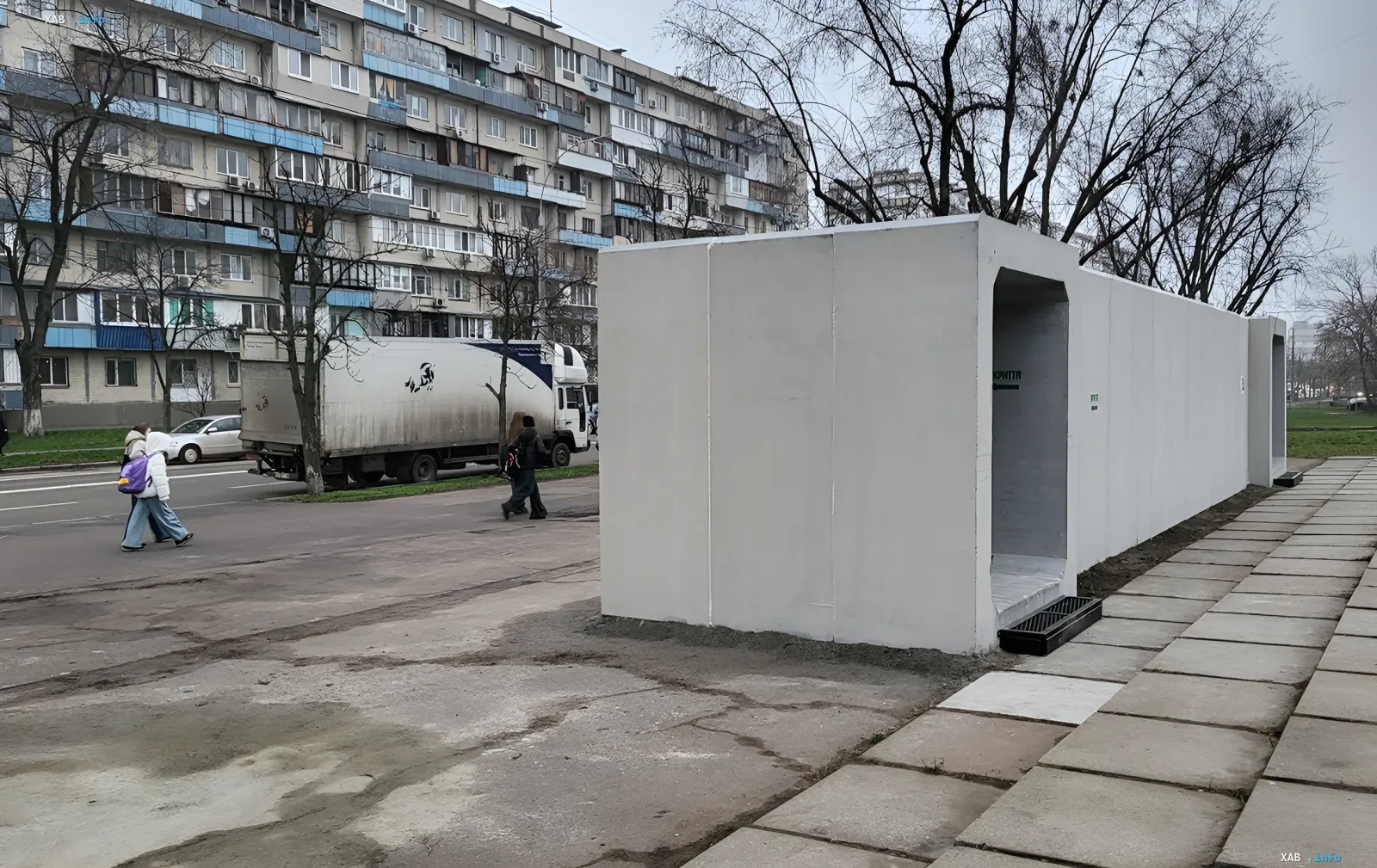 Мобильное укрытие на остановке в Киеве