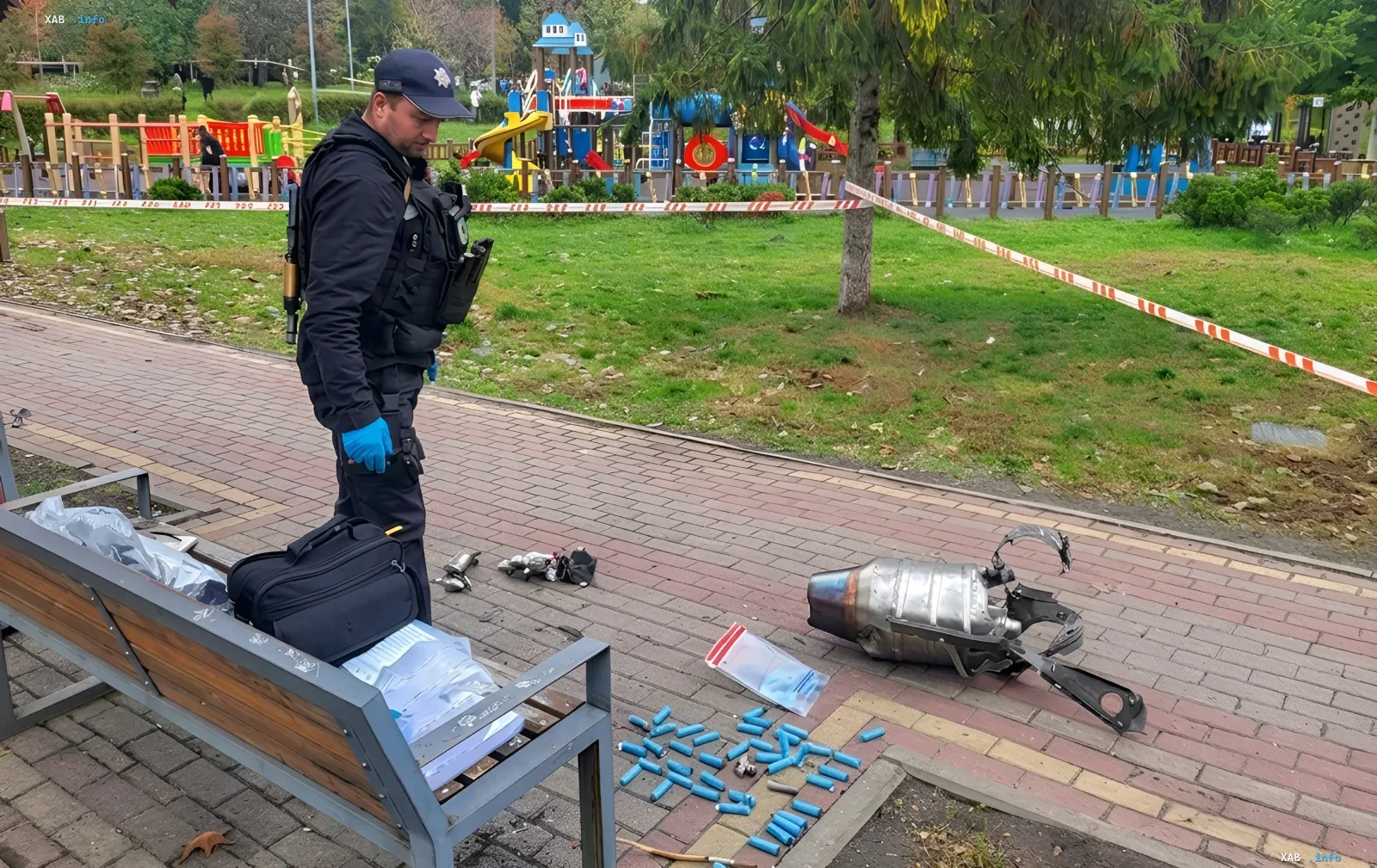Наслідки падіння уламків дрона у Києві