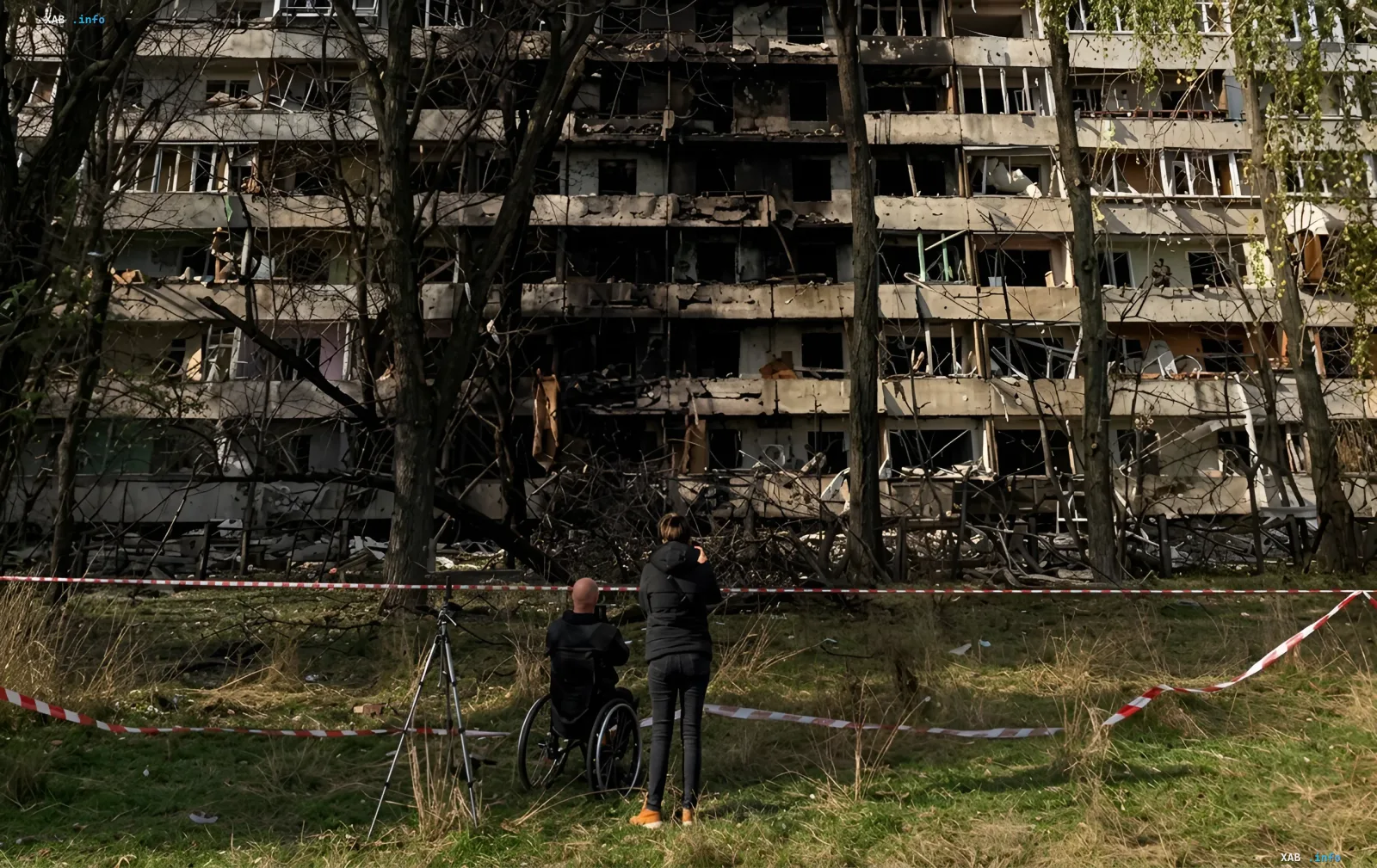 Наслідки ракетного удару по житловому будинку в Деснянському районі Києва
