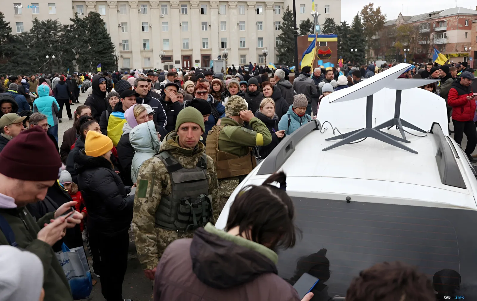 Терминал Starlink на военной технике в полевых условиях
