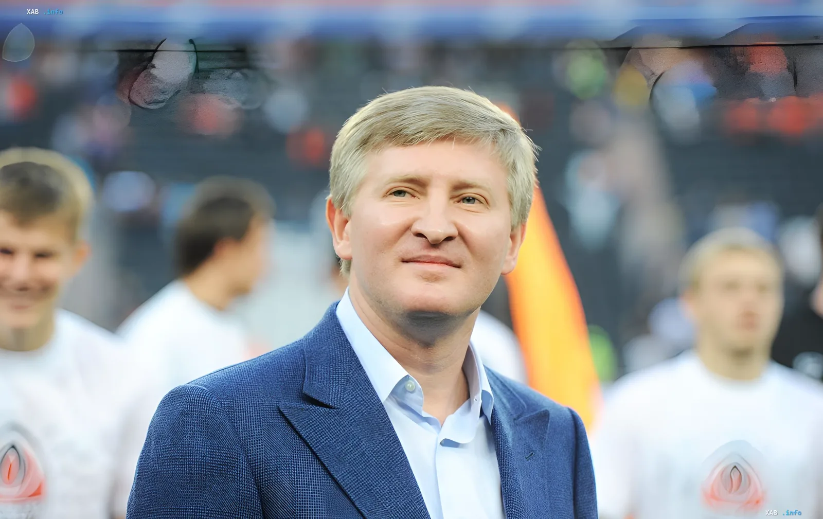 Президент Шахтера Ринат Ахметов на стадионе перед матчем Лиги чемпионов