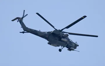 FPV-дрон атакує російський гелікоптер Мі-28 у небі