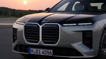 Neue BMW M760 xDrive Limousine mit V8-Motor