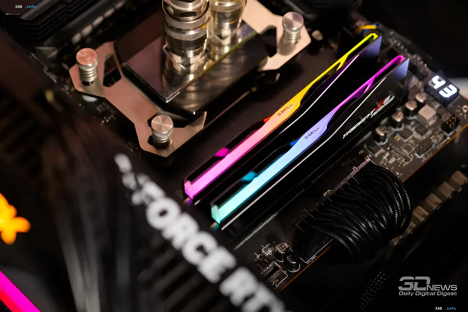 Модули оперативной памяти DDR5 на материнской плате компьютера
