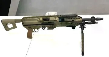 Modernisiertes leichtes Maschinengewehr M250A1 von SIG Sauer mit verkürztem Lauf