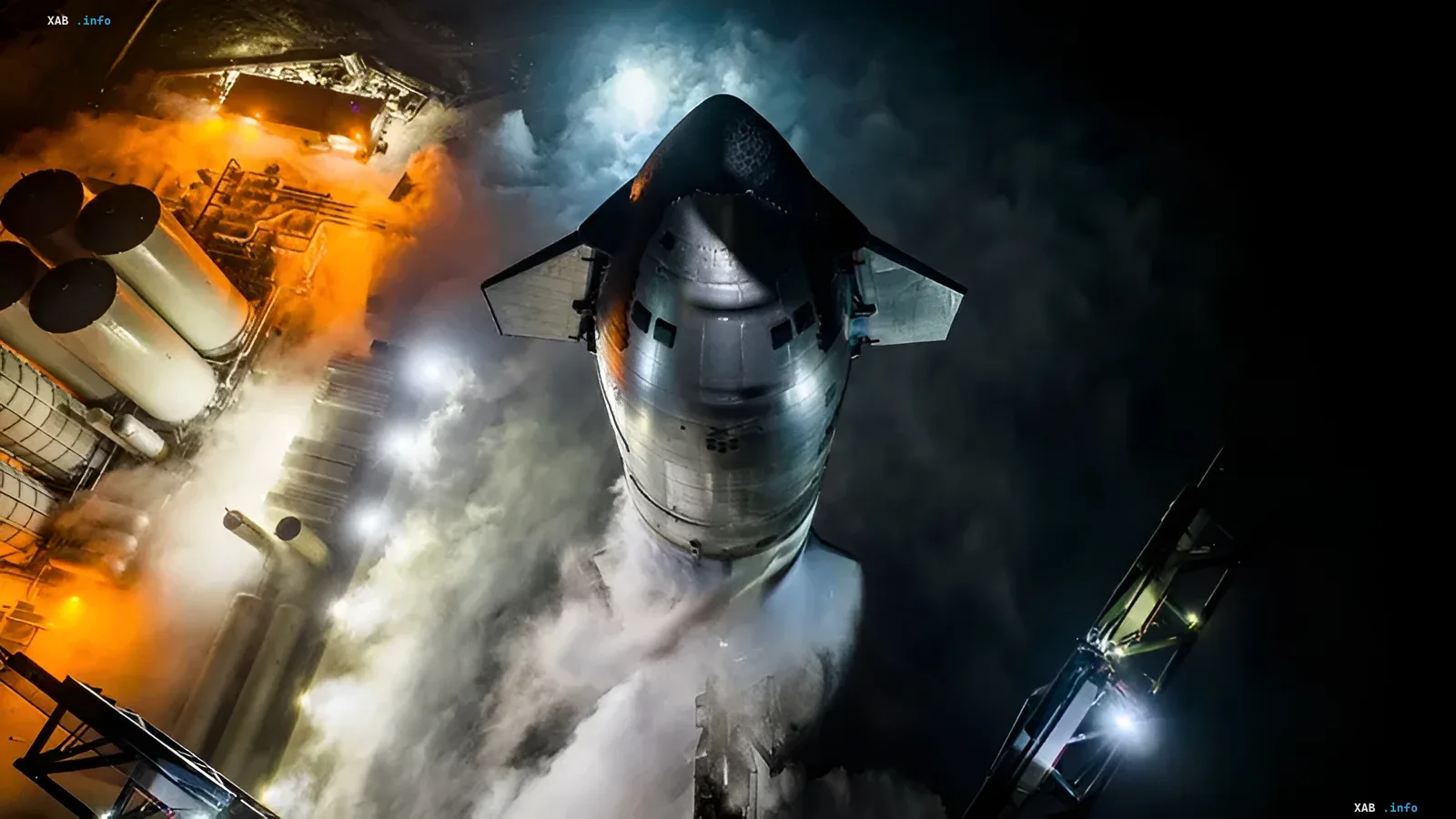 Starship-Rakete auf der Startrampe des SpaceX-Raumfahrthafens Starbase