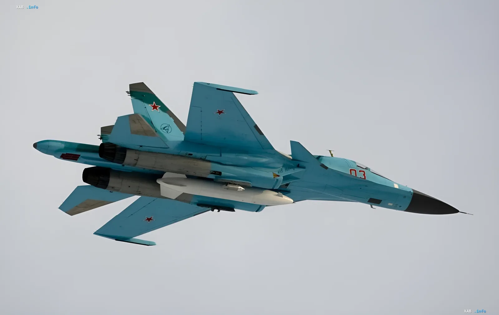 Russischer Frontbomber Su-34 im Flug während eines Kampfeinsatzes