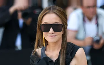 Vera Wang wearing a black outfit and sunglasses at a public event