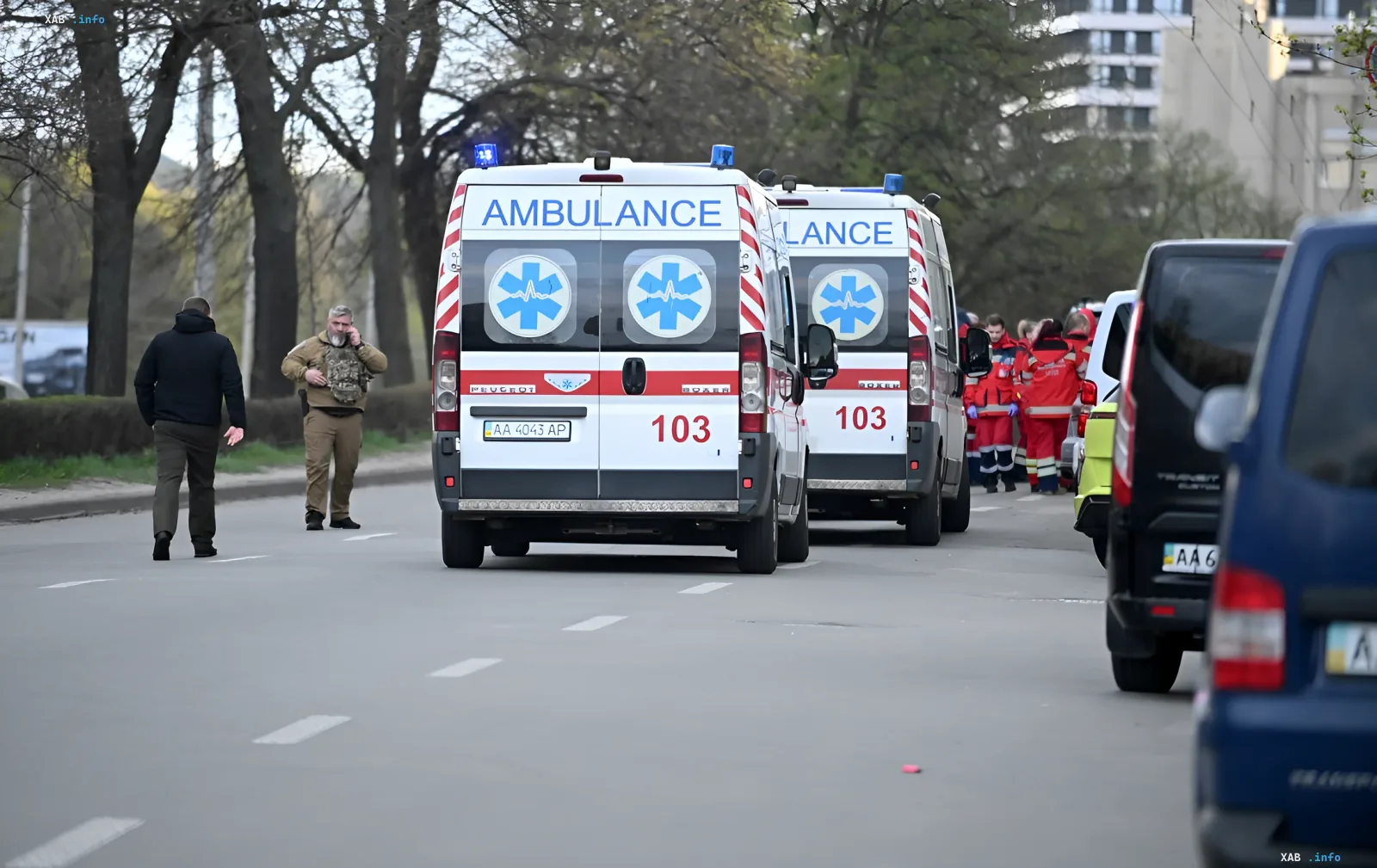 Krankenwagen und Rettungsdienste am Einsatzort in Cherson