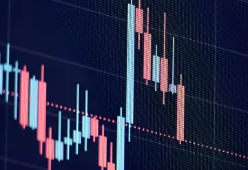Графік біржових котирувань із червоними та синіми свічками падіння акцій чипмейкерів