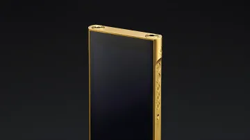 Золотой аудиоплеер Sony Walkman WM1 с физическими кнопками управления на боковой панели