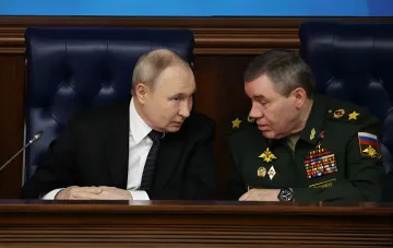 Владимир Путин и начальник Генштаба Валерий Герасимов на официальном совещании в Кремле