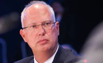 Kirill Dmitriev speaking at an official event discussing US-Russia dialogue