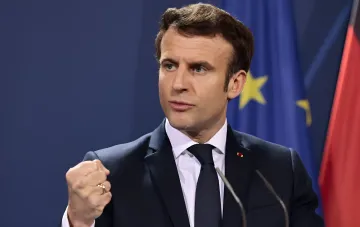 Президент Франции Эмманюэль Макрон выступает со срочным обращением к нации после массовых погромов