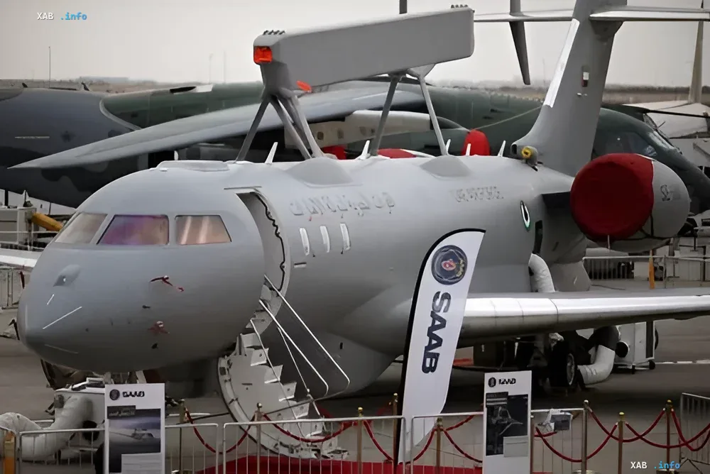 Luftgestütztes Frühwarnflugzeug Saab GlobalEye auf einem Flugtag mit Radar auf dem Rumpf
