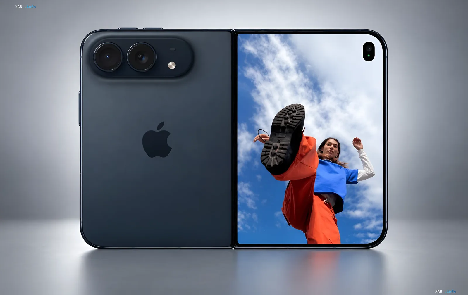 Faltbares Smartphone iPhone Duo im aufgeklappten Zustand mit dunklem Gehäuse und Kameramodul