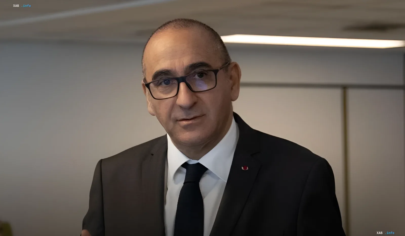 Der franzoesische Innenminister Laurent Nunez im dunklen Anzug mit Brille