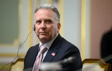 American diplomat Steve Witkoff wearing a suit and tie with an earpiece during diplomatic talks