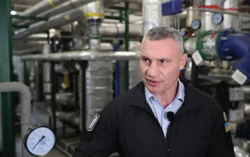 Kyiv Mayor Vitali Klitschko inspecting heating and water supply systems in a hospital